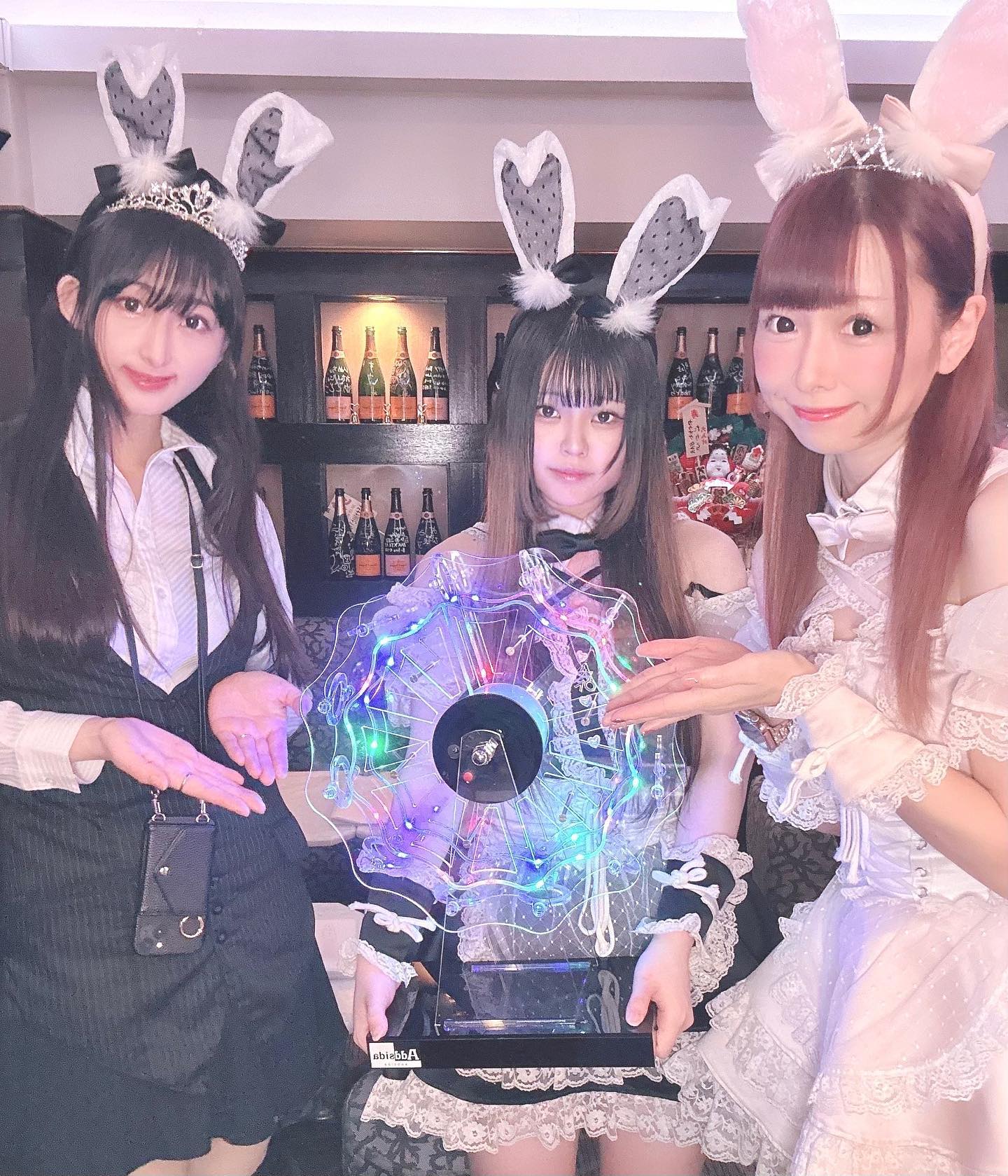 ✨🎡大盛況👑テキーラ観覧車🎡✨
12個1万Bits
※通常より2杯分🉐です💕
左から
🤵🏻♀️エリー
@elisalt51
🐰りい
@ri__tan_3
🐰優香にょふ
@yukanyohu
⏰19時〜
🐰あむ
@am_h_hbb
【超🉐早割キャンペーン】
18時〜20時までにご来城で
🍺飲み放題半額🍺になります🥰‼️
👑🐰♥・。.。*♥*。.。・*♥*・。.。*♥🐰👑
〜コンカフェ界初!〜
シャンコがあるバニーコンカフェ(新宿歌舞伎町)
寂しいがり屋で甘えん坊な姫うさぎが
王子・王女のご来城をお待ちしております♪
「たりらび」独自の『シャンパンコールシステム』で
素敵な時間を過ごしませんか?
.
.
.
たりら-Bits-では、一緒にお給仕してくれる姫うさちゃんを大募集!
オリジナル衣装でかわいく働きませんか?
気になった方はお気軽に当SNSのDMまたはHPまでお問い合わせください♪
.
.
.
《営業時間》
※不定休
通常営業 18:00~23:00
予約営業 15:00~18:00
東京都新宿区歌舞伎町2-39-12 K会館1F たりら
03-6265-9976(18:00~23:00対応可能)
tarirabits@gmail.com
.
.
.
【HP】
https://tarirabits.wixsite.com/0503
【Twitter】
https://twitter.com/Tarira_Bits
【Instagram】
https://www.instagram.com/tarira_bits/
【TikTok】
www.tiktok.com/@tarira_bits
【出勤情報】
https://calendar.google.com/calendar/embed?src=tarirabits%40gmail.com&ctz=Asia%2FTokyo
👑🐰♥・。.。*♥*。.。・*♥*・。.。*♥🐰👑
#たりらBits #たりらび #たりらびっつ #シャンコがあるバニーコンカフェ #新宿 #歌舞伎町 #バニー #バニーちゃん #バニーガール #バニーコンカフェ #シャンパン #シャンパンコール #シャンコ #コンカフェ #コンカフェ嬢 #バイト #量産型 #量産型ヲタク #自撮り界隈 #自撮り界隈の人と繋がりたい #美男美女と繋がりたい #新宿コンカフェ #bar #歌舞伎町bar #地雷女子 #コンセプトカフェ #新宿bar #ガールズバー #バー
#歌舞伎町コンカフェ