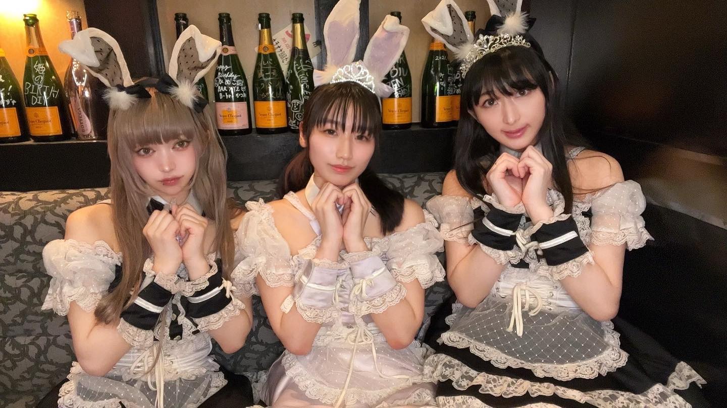 たりらび︎💕︎︎本日、4月7日🎀
左から…︎︎😍
💙りら
💛れもん
💜エリー
18~23時まで、待ってるぴょん✨🏰