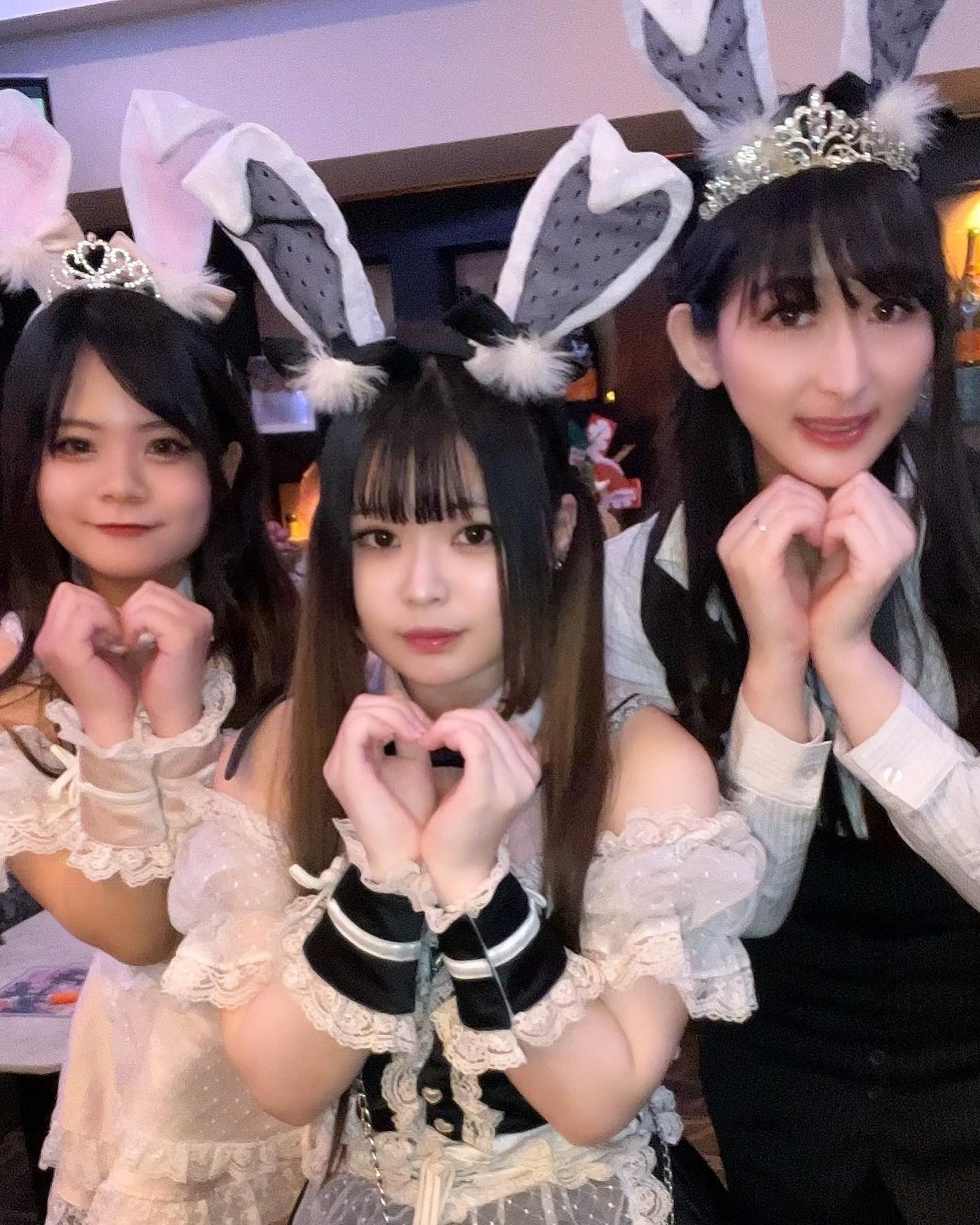 たりらび🐰👑
4/8🏰🎀
左から…︎💕︎︎
あゆ、りい、エリー✨
👑🐰♥・。.。*♥*。.。・*♥*・。.。*♥🐰👑
【コンカフェ界初!】
シャンコがあるバニーコンカフェ♪
寂しがり屋で甘えん坊な姫うさぎが
王子・姫のご来城をお待ちしております!
「たりらび」独自の『シャンパンコールシステム』で素敵な時間を過ごしませんか?
.
.
.
たりら-Bits-では、一緒にお給仕してくれる姫うさちゃんを大募集!
オリジナル衣装でかわいく働きませんか?
気になったら当アカウントのDMまで。
.
.
.
《営業時間》
通常 18:00~23:00(L.O.22:30)
予約営業 15:00~18:00
まま
東京都新宿区歌舞伎町2-39-12 K会館1F
03-6265-9976
👑🐰♥・。.。*♥*。.。・*♥*・。.。*♥🐰👑
#たりらBits #たりらび #たりらびっつ #シャンコがあるバニーコンカフェ #新宿 #歌舞伎町 #バニー #バニーちゃん #バニーガール #バニーコンカフェ #シャンパン #シャンパンコール #シャンコ #コンカフェ #コンカフェ嬢 #バイト #量産型 #量産型ヲタク #自撮り界隈 #自撮り部 #自撮り界隈の人と繋がりたい #美男美女と繋がりたい #美男美女とつながりたい #裏垢女子 #誰かの性癖に刺され #フォロー歓迎 #推してください #いいねした人で気になった人フォロー #歌舞伎町 #自発ください #自撮り女子